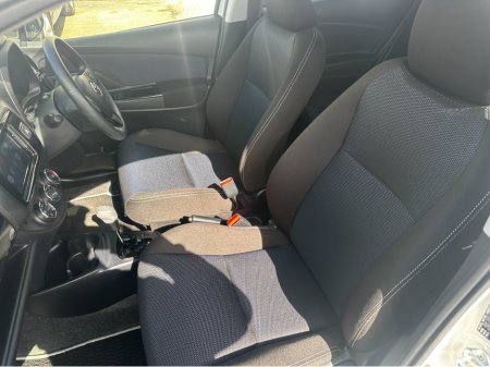 2018 Toyota Yaris - thumbnail 13