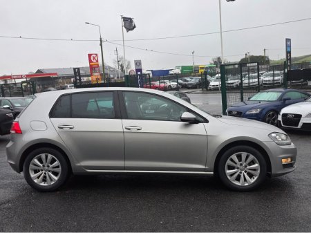2017 Volkswagen Golf 1.2 TSI CARPLAY - ANDROID AUTO -  LANE ASSIST - PRIVACY GLASS  - REV CAMERA - LOW TAX BAND €15,950 thumbnail