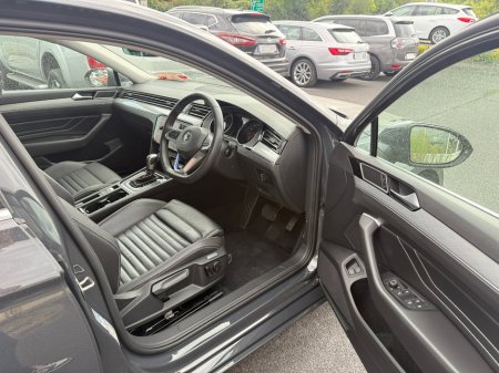 2020 Volkswagen Passat GTE S-A DSG €28,995 thumbnail