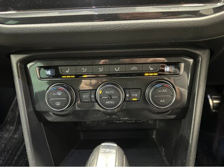 2019 Volkswagen Tiguan (191) TIGUAN 2.0TID R LINE DSG 4 MOTION LOW KMS VW/AUDI SPECIALISTS WWW.DENISDARCYCARS.IE €31,950 thumbnail