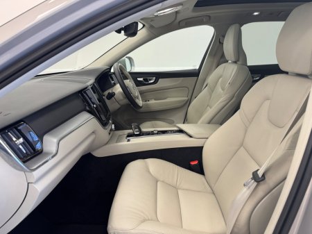 2022 Volvo XC60 - thumbnail 6