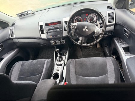 2012 Mitsubishi Outlander - thumbnail 3