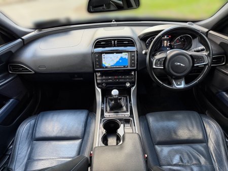 2015 Jaguar XE - thumbnail 11