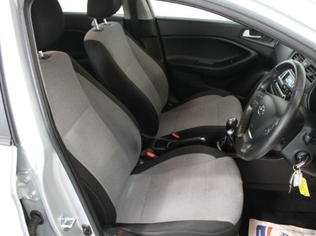 2015 Hyundai i20 - thumbnail 12