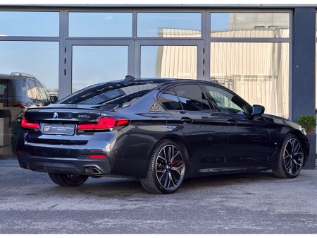 2023 BMW 5 Series - view 4