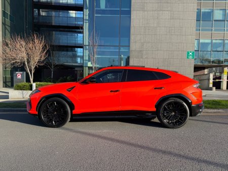 2025 Lamborghini Urus - thumbnail 1