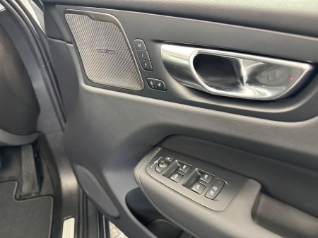 2026 Volvo XC60 - thumbnail 11