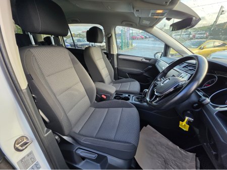 2016 Volkswagen Touran ( 162 REG ) 1.4 TSI 7 SEATER CARPLAY ANDROID AUTO LARGE TOUCH SCREEN - SPECIALISING IN IMPORTS OF GERMAN AUTOMATIC HI SPEC €16,950 thumbnail