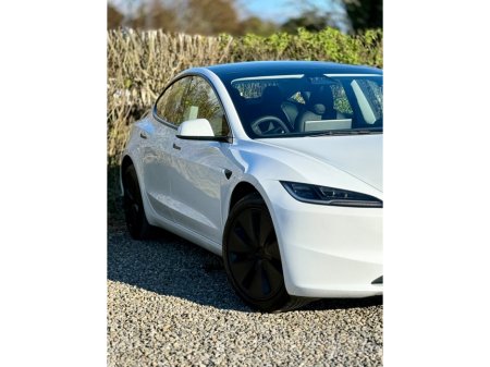 2025 Tesla Model 3 - thumbnail 3