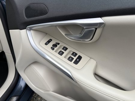 2017 Volvo V40 - thumbnail 11