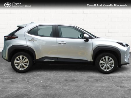 2025 Toyota Yaris Cross - thumbnail 3