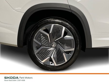 2025 Skoda Kodiaq Sportline IV 1.5TSi PHEV 204BHP - Reversing Camera - Climate Control - Sat Nav - Heated Seats - Keyless Start - Apple CarPlay/Android Auto €53,950 thumbnail