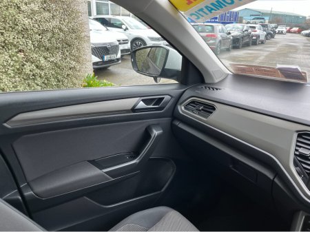 2020 Volkswagen T-Roc STYLE DESIGN AUTOMATIC 2.0 DIESEL //KEYLESS ENTRY//2 TONE PAINT//ADAPTIVE CRUISE CONTROL//REVERSE CAMERA// €23,950 thumbnail