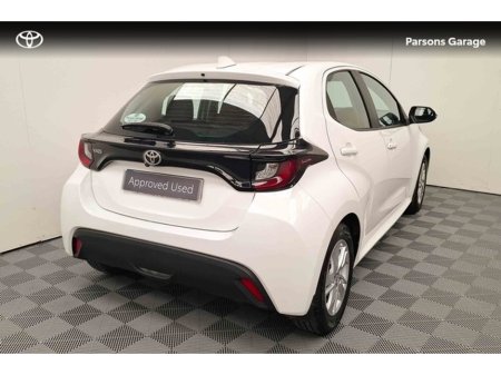 2024 Toyota Yaris - thumbnail 2