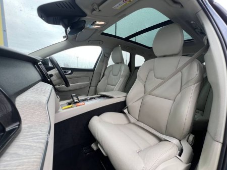 2023 Volvo XC60 - thumbnail 2