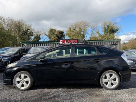 2015 Toyota Prius - thumbnail 4