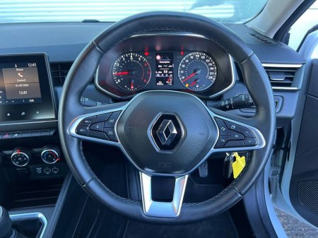 2020 Renault Clio DYNAMIQUE 1.0 TCE // NEW 2 YEAR NCT // AIR CONDITIONING // 16" ALLOYS €11,950 thumbnail