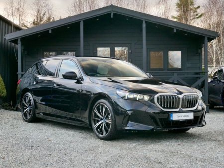 2025 BMW 5 Series - thumbnail 1