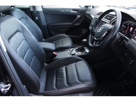 2019 Volkswagen Tiguan 2.0TDI 150BHP R-LINE EDITION 4 MOTION  AUTOMATIC // 1 OWNER CAR WITH ONLY 124,000KMS // BUY WITH CONFODENCE AA AND SIMI APPROVED DEALER 2026 // FINANCE ARRANGED // ALL TRADE INS WELCOME // €25,950 thumbnail
