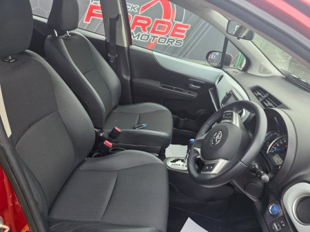 2014 Toyota Yaris Hybrid Luxury €11,950 thumbnail