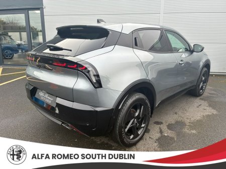 2026 Alfa Romeo Junior Ibrida €44,345 thumbnail