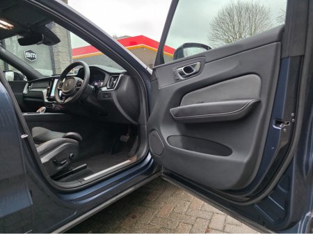 2023 Volvo XC60 2.0 B4 PLUS DARK AUTO. HUGE SPEC. FINANCE ARRANGED. SIMI. AA APPROVED. €42,950 thumbnail