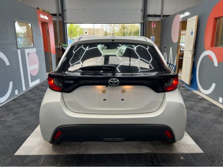 2021 Toyota Yaris - view 3