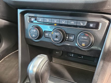 2017 Volkswagen Tiguan - thumbnail 14