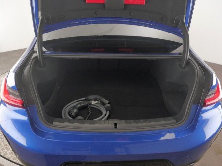 2025 BMW 3 Series - thumbnail 13