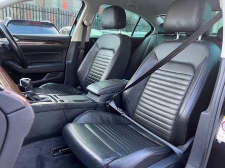 2018 Volkswagen Passat HIGHLINE R-LINE PACK 2.0 TDI // 360 PARKING CAMERAS // LEATHER HEATED & COOLED SEATS // BRAND NEW 19" R-LINE ALLOYS €22,950 thumbnail