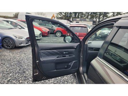 2017 Mitsubishi Outlander - thumbnail 6