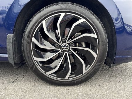 2023 Volkswagen Golf 2.0 TDI 115HP Style €29,975 thumbnail