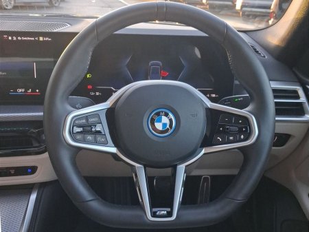 2025 BMW i4 - thumbnail 5