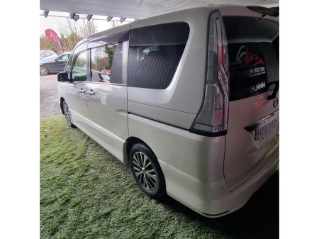 2014 Nissan Serena - thumbnail 4
