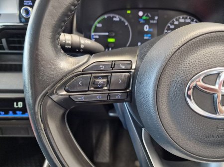 2022 Toyota Yaris Hybrid Luna Automatic €18,950 thumbnail