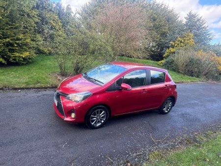 2016 Toyota Yaris - thumbnail 4