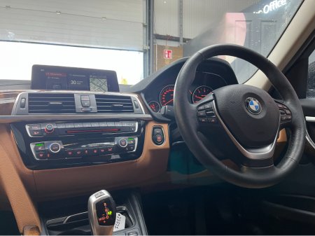 2019 BMW 3 Series 2019 BMW 320D LUXURY 2.0 AUTOMATIC / CRUISE CONTROL / REVERSE CAMERA / ELECTRIC MEMORY & HEATED SEATS AND MORE thumbnail