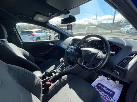 2017 Ford Focus - thumbnail 12