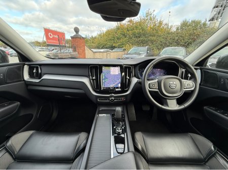2022 Volvo XC60 2.0 MOMENTUM AUTO €38,450 thumbnail
