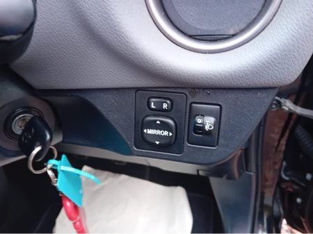 2016 Toyota Yaris - thumbnail 31