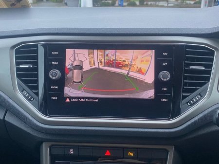 2021 Volkswagen T-Roc Design 1.0 TSI M6F 110HP 5DR €22,995 thumbnail