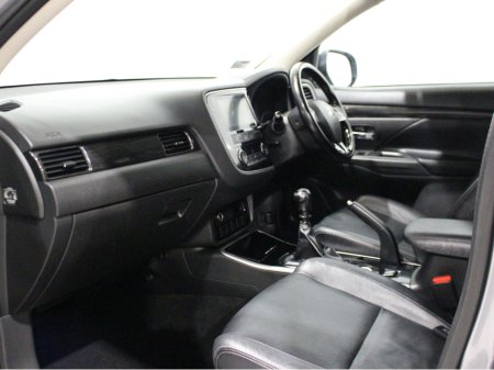 2017 Mitsubishi Outlander OUTL 4WD 6MT 4DR 7S 17MY 7 SEATS €16,950 thumbnail