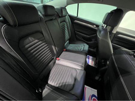 2020 Volkswagen Passat TDI SEL S-A 4DR AUTO €19,700 thumbnail