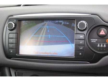 2016 Toyota Yaris - thumbnail 12