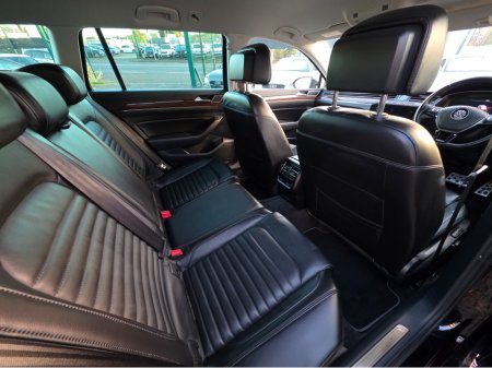 2018 Volkswagen Passat 2.0 TDI VIRTUAL DASH FULL LEATHER HEATED ELECTRIC SEATS SAT NAV CARPLAY ANDROID AUTO BLIND SPORT PARKING SENSORS SELF PARKING ASSIST 360 CAMERA €20,750 thumbnail