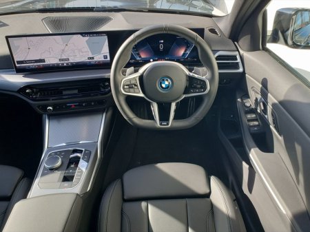 2025 BMW 3 Series - thumbnail 5