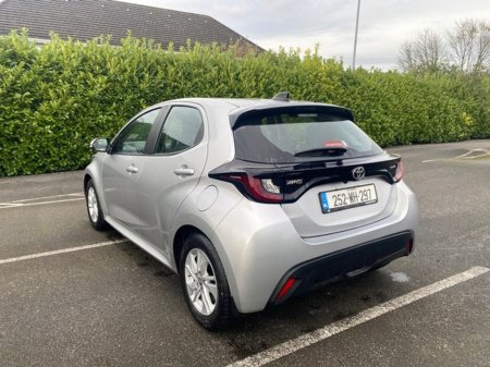 2025 Toyota Yaris - thumbnail 14