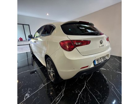 2015 Alfa Romeo Giulietta - thumbnail 14