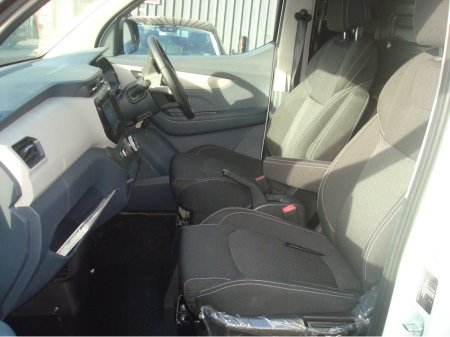 2025 Maxus e Deliver 3 - thumbnail 21