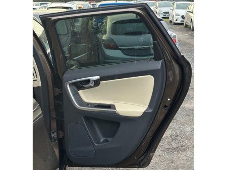 2015 Volvo XC60 - thumbnail 9